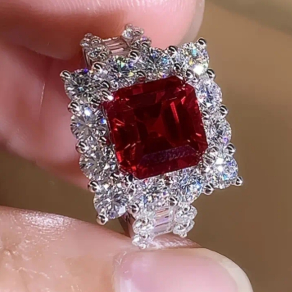 New stunning women's red ring size 6 - Picture 1 of 4